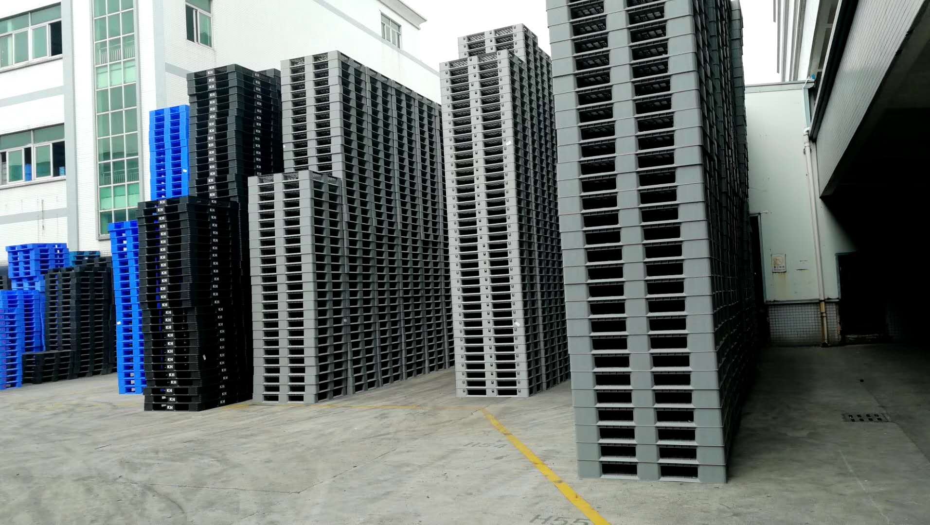 塑胶卡板成品车间